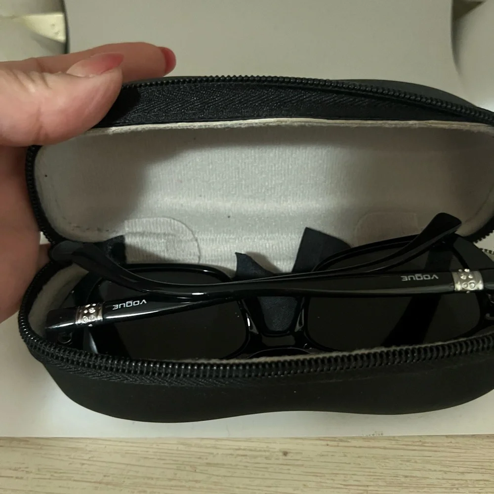 Vogue Black VR Headset Case